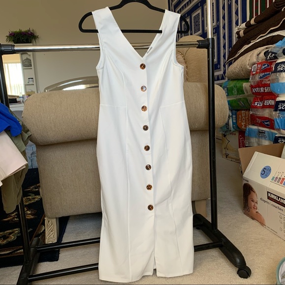 White summer dress - Picture 1 of 3